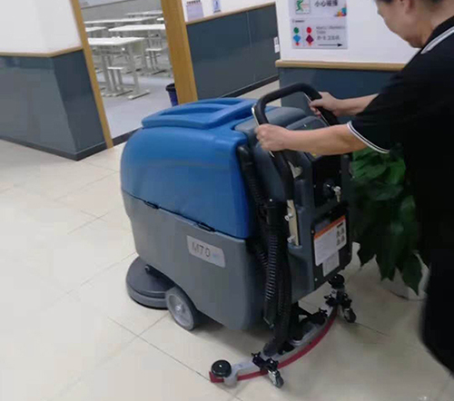 学校手推式草莓视频官网免费下载