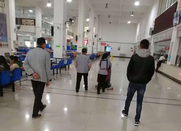重庆草莓视频官网免费下载在大学食堂清洁