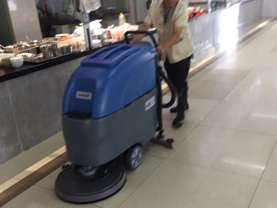 手推式草莓视频官网免费下载在华润万家清洁